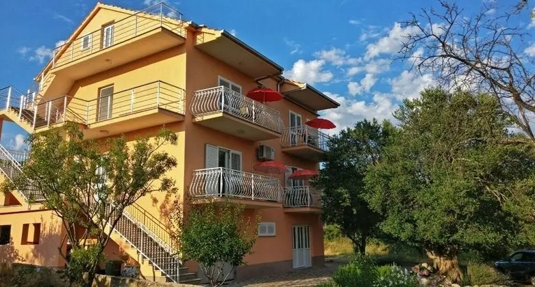 Apart Daire (Marino - with parking - A2(4+2))