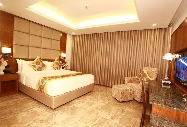 Premium Tek Büyük Yataklı Oda, 1 Yatak Odası, Buzdolabı, Park Manzaralı
