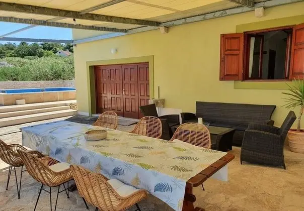 Ev (Mario - with pool - H(4+2))