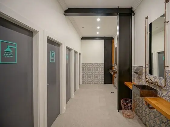 1 Bed in 6 Bed Mixed Dorm Room