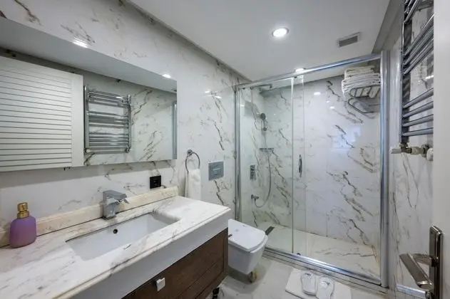 Standart Oda, Simge Yapı Manzaralı