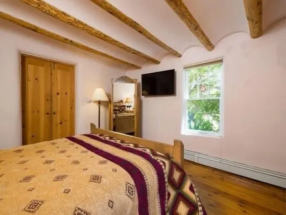 Ev (Mariposa - Authentic Adobe Home, One )