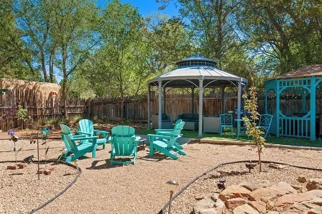 Ev (Mariposa - Authentic Adobe Home, One )