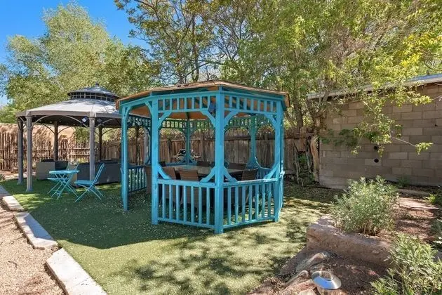 Ev (Mariposa - Authentic Adobe Home, One )
