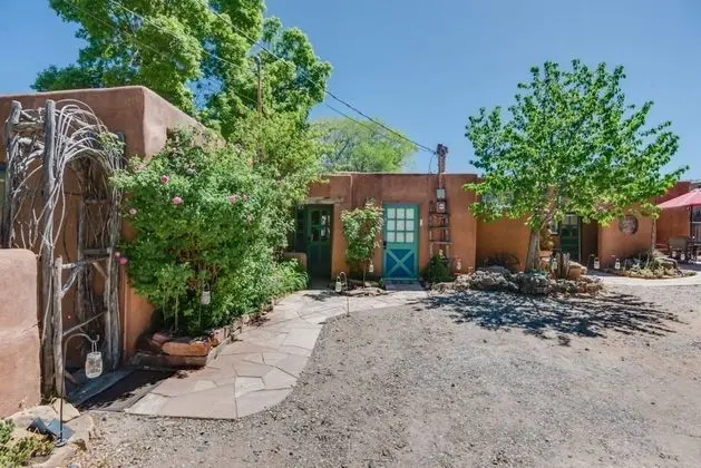 Ev (Mariposa - Authentic Adobe Home, One )