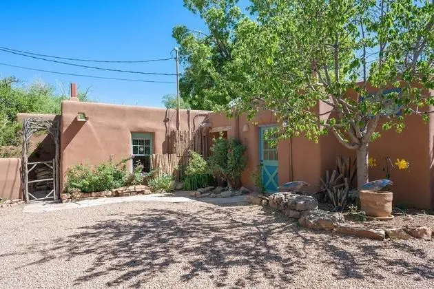 Ev (Mariposa - Authentic Adobe Home, One )