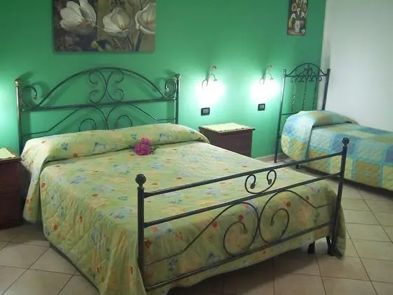 Family Üç Kişilik Oda, Bahçe Manzaralı