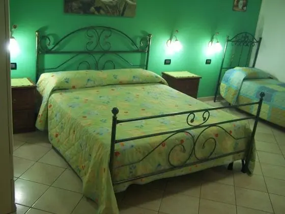 Family Üç Kişilik Oda, Bahçe Manzaralı