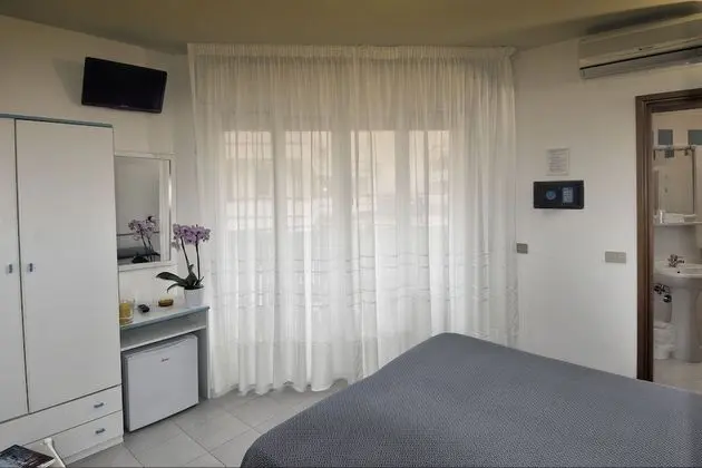 Economy Tek Büyük Yataklı Oda