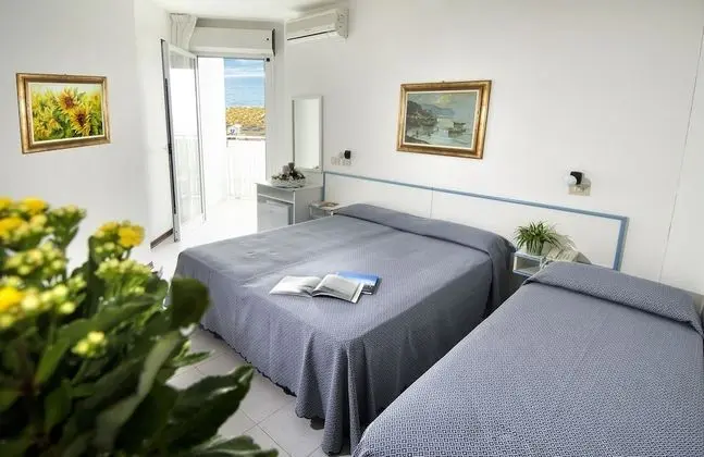 Standard Üç Kişilik Oda, Deniz Manzaralı