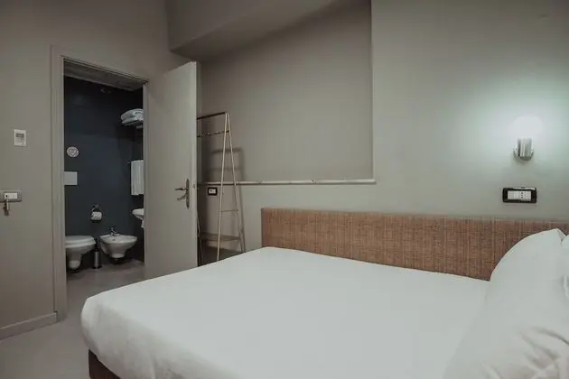 Basic Tek Büyük Yataklı Oda