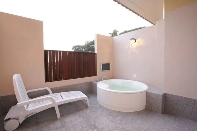 Tek Büyük Yataklı Oda, Sigara İçilebilir, Okyanus Manzaralı (with Outbath)