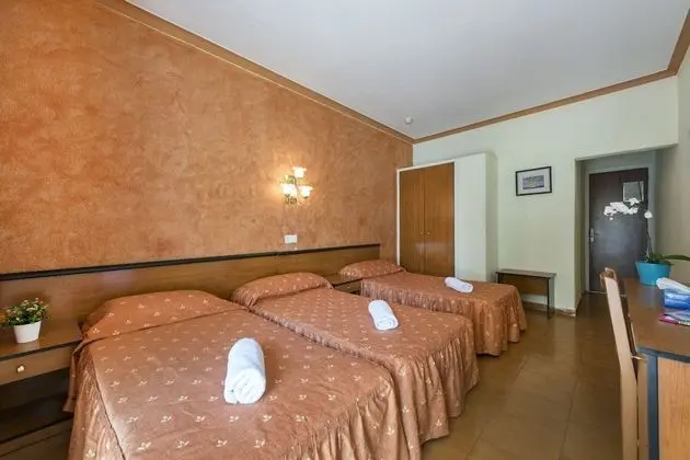 Üç Kişilik Oda, Şehir Manzaralı