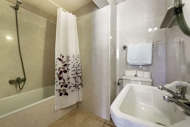 Üç Kişilik Oda, Şehir Manzaralı