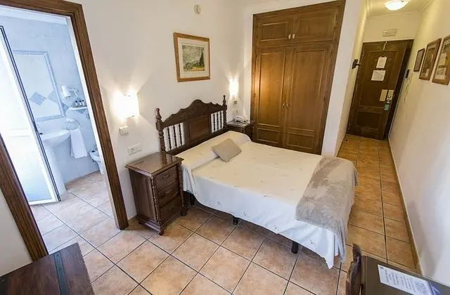 Standard Tek Büyük Yataklı Oda