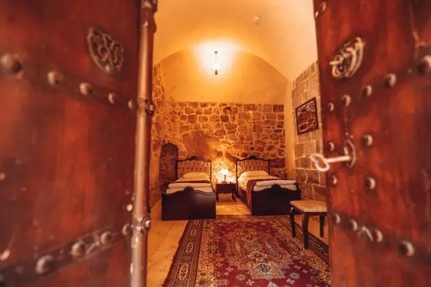 Twin, Avlu Manzaralı
