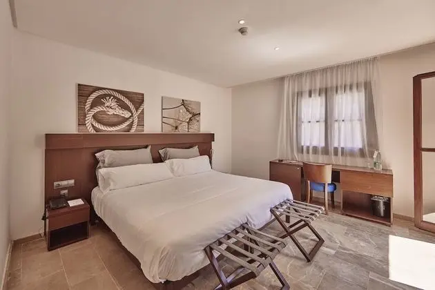 Superior Tek Büyük Yataklı Oda (Spa Not Included)