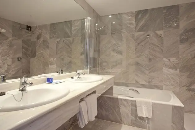 Superior Tek Büyük Yataklı Oda (Spa Not Included)