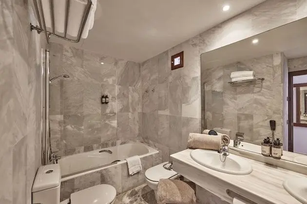 Superior Tek Büyük Yataklı Oda (Spa Not Included)