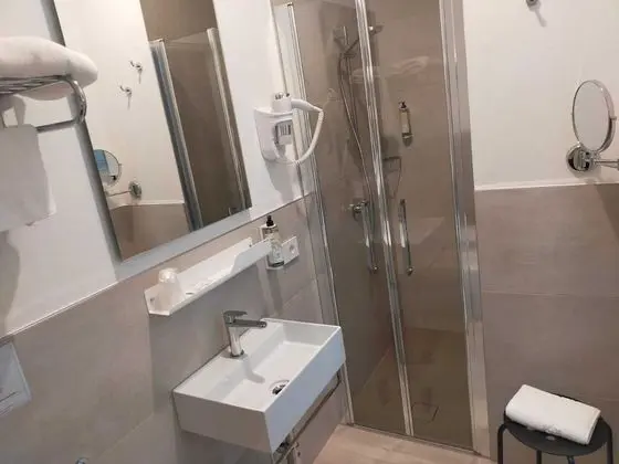 Economy Tek Büyük Yataklı Oda