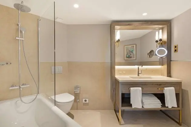 Oda, 1 En Büyük (King) Boy Yatak, Balkon, Kısmi Deniz Manzaralı