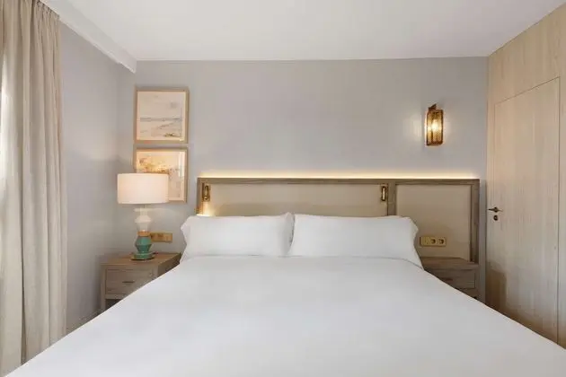 Süit, Balkon, Kısmi Deniz Manzaralı