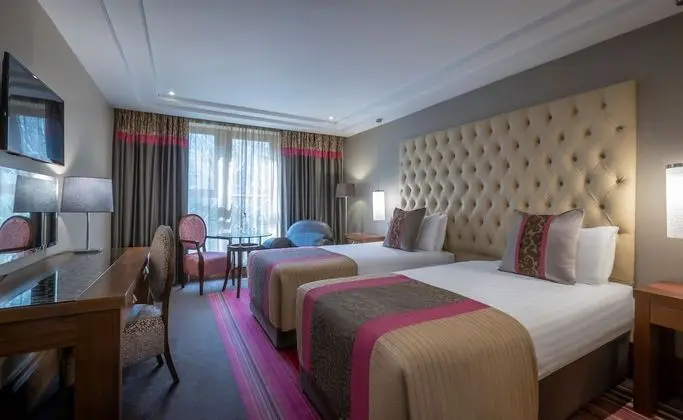 Tek Büyük veya İki Ayrı Yataklı Oda
