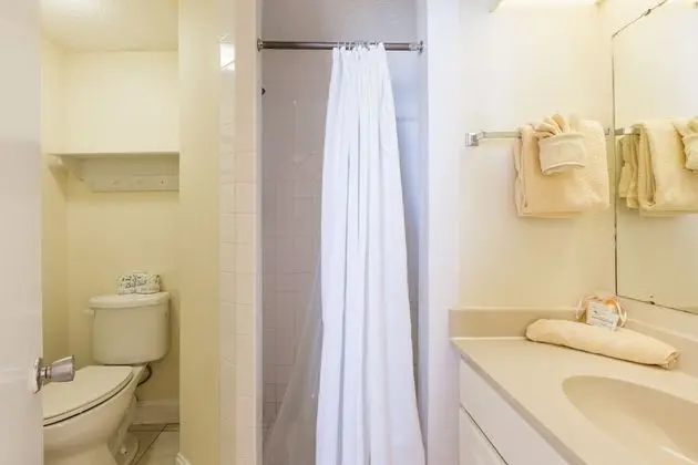 2 bedroom 2 bathroom Non-Smoking condo
