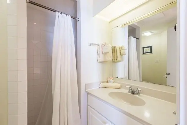 2 bedroom 2 bathroom Non-Smoking condo