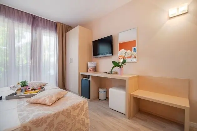 Tek Büyük veya İki Ayrı Yataklı Oda, Balkon, Deniz Manzaralı