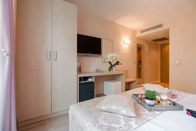 Tek Büyük veya İki Ayrı Yataklı Oda, Balkon, Deniz Manzaralı
