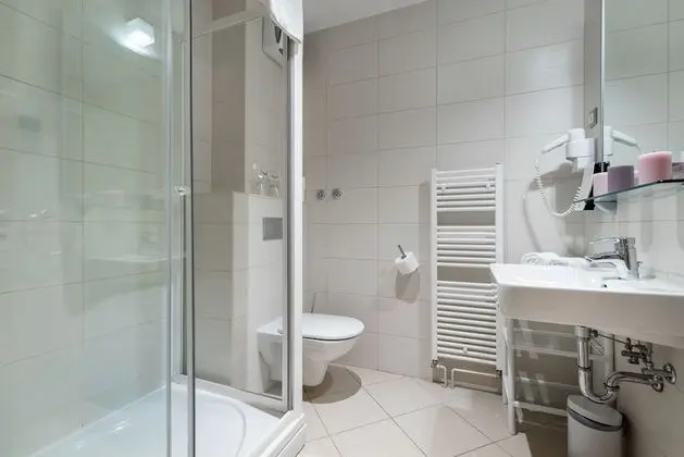 Tek Büyük veya İki Ayrı Yataklı Oda, Balkon, Deniz Manzaralı