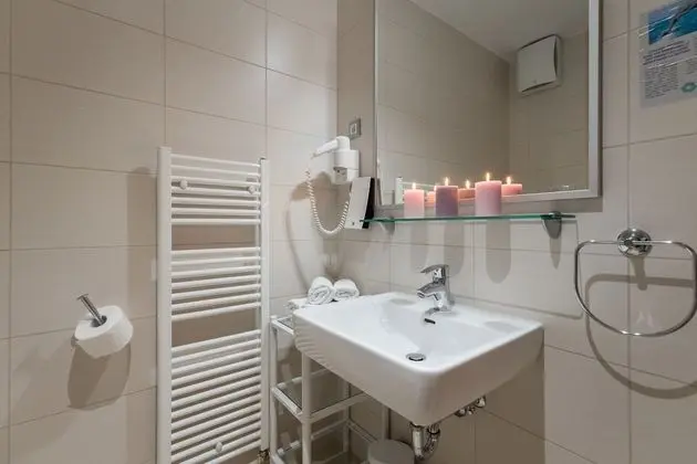 Tek Büyük veya İki Ayrı Yataklı Oda, Balkon, Deniz Manzaralı