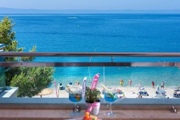 Tek Büyük veya İki Ayrı Yataklı Oda, Balkon, Deniz Manzaralı