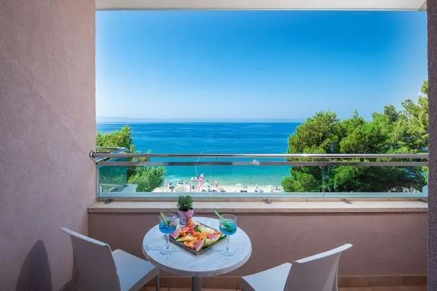 Tek Büyük veya İki Ayrı Yataklı Oda, Balkon, Deniz Manzaralı
