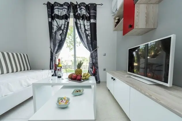 Apart Daire, Havuz Manzaralı