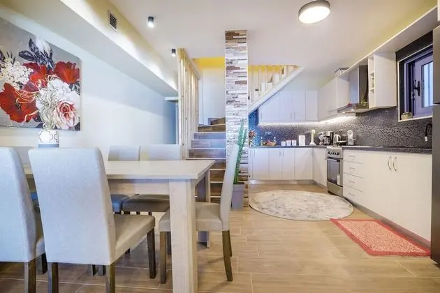 Family Ev, Birden Çok Yatak, Denize Bakan (Maritinas Stone House On The Beach)