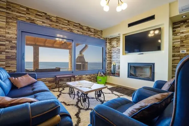 Family Ev, Birden Çok Yatak, Denize Bakan (Maritinas Stone House On The Beach)