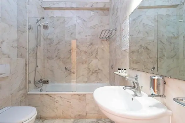 Tek Büyük Yataklı Oda, Kısmi Deniz Manzaralı