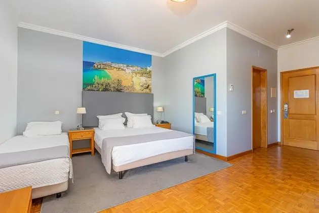 Üç Kişilik Oda, Kısmi Deniz Manzaralı