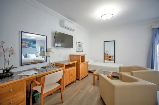 Üç Kişilik Oda, Kısmi Deniz Manzaralı