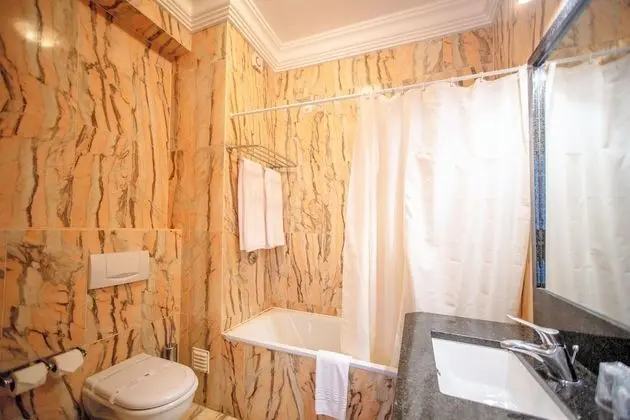 Üç Kişilik Oda, Kısmi Deniz Manzaralı