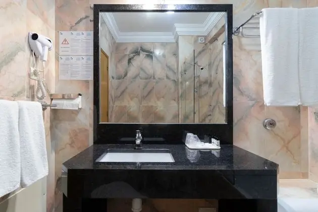 Üç Kişilik Oda, Kısmi Deniz Manzaralı