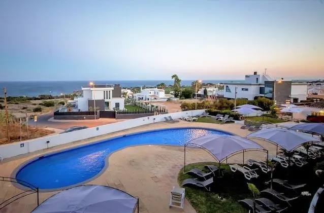 Üç Kişilik Oda, Kısmi Deniz Manzaralı