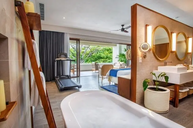 1 Bedroom Sierra Suite *250 USD Resort Credit