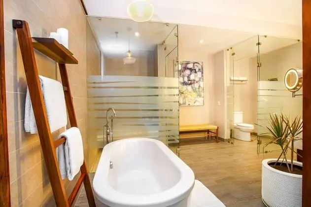 1 Bedroom Sierra Suite *250 USD Resort Credit