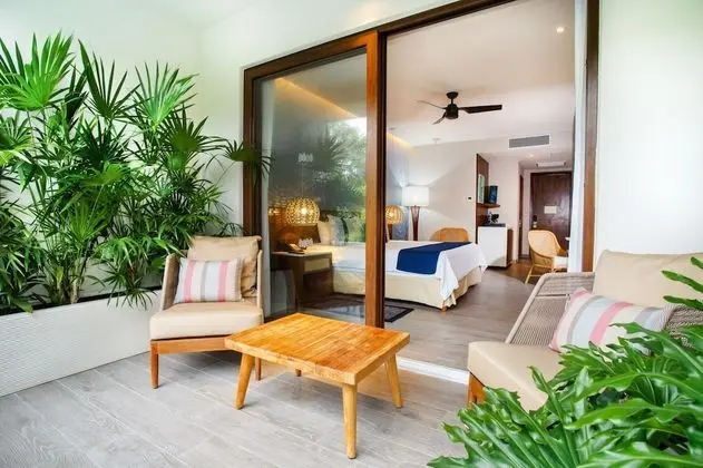 Allure Room - Demi Pool *250 USD Resort Credit