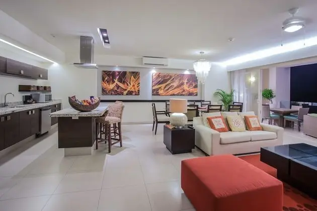 2 Bedroom Residences Kids eat & stay Free