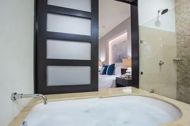2 Bedroom Residences Kids eat & stay Free