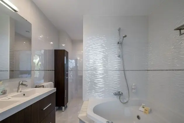 Marivent Luxury Apartments 3 double Rooms